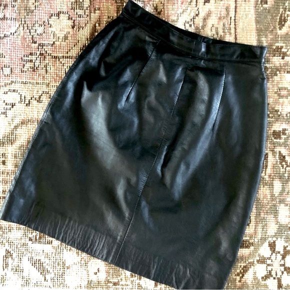 Vintage Black Leather Miniskirt Nordstrom Brass Plum size 3 excellent condition - Picture 1 of 14
